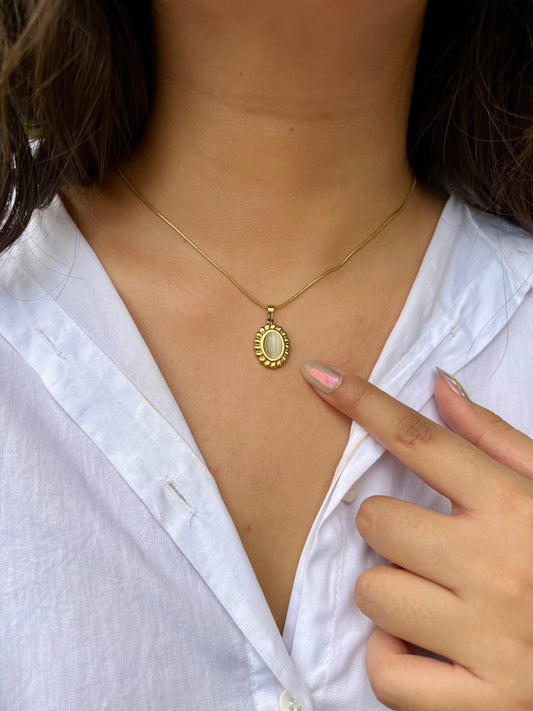 Moon Radiance – Gold Necklace