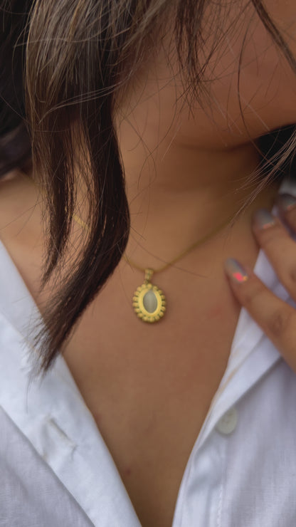 Moon Radiance – Gold Necklace